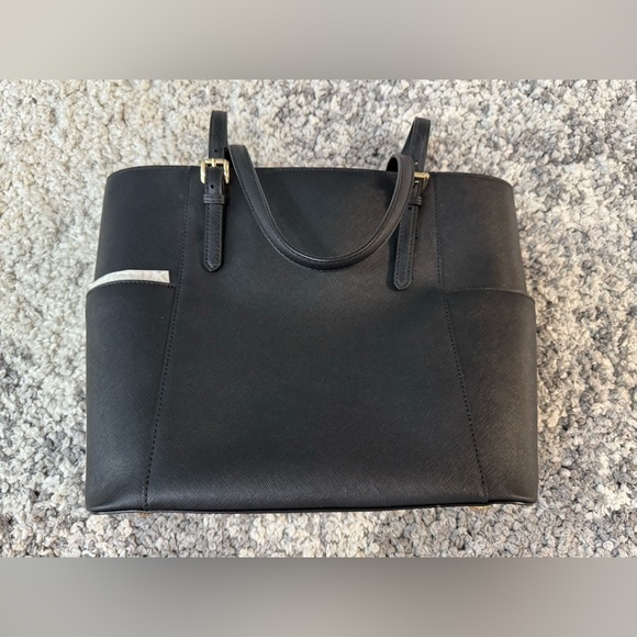 Michael Kors, Jet Set Travel Large Tote, Saffiano Leather in Black - Picture 8 of 10